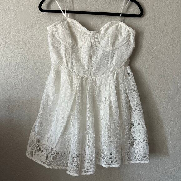 12th Tribe Giuliana White Lace Romper Bridal Party Size Medium NWT - Picture 3 of 7